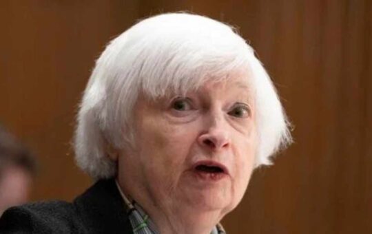 Yellen Says US Could Back All Deposits at Smaller Banks if Needed to Prevent Contagion